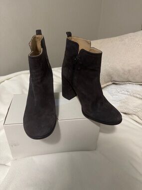 Pura López Gray Suede Ankle Bootie
